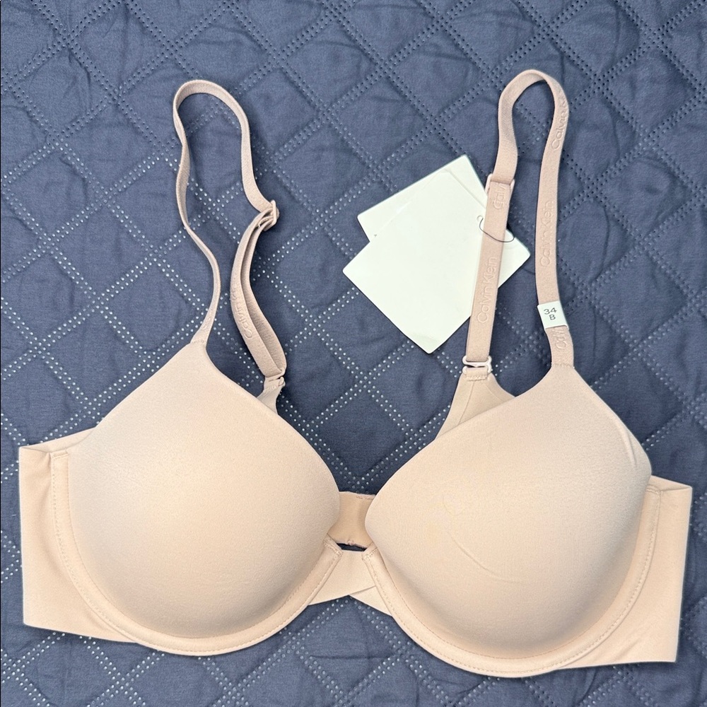 NWT Calvin Klien Lightly Lined Full Coverage Underwire Bralette